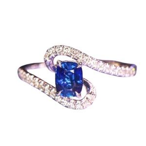 Elegant Oval Blue Crystal Cubic Zirconia Ring